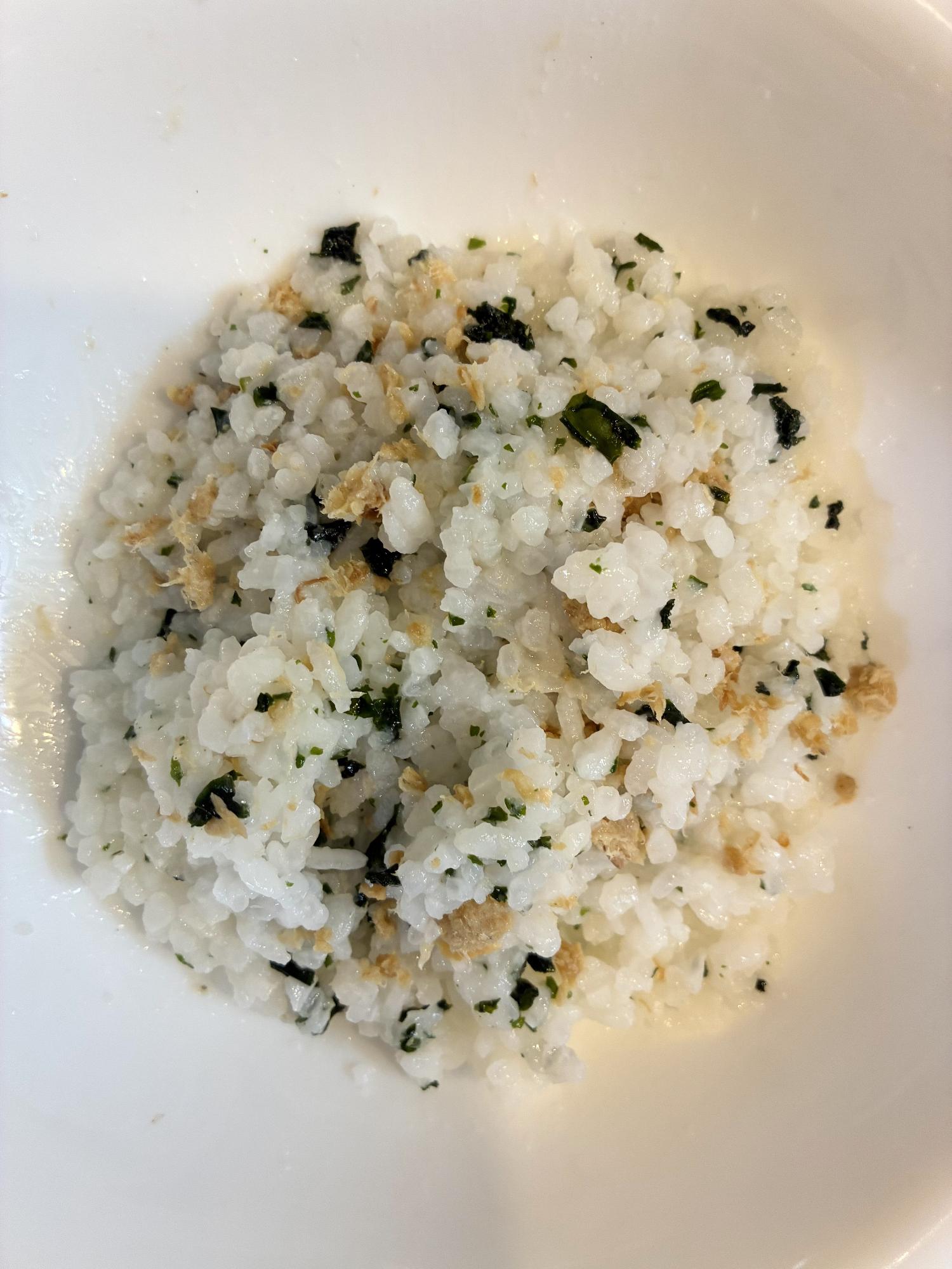 鮭とわかめの混ぜ込みおにぎり