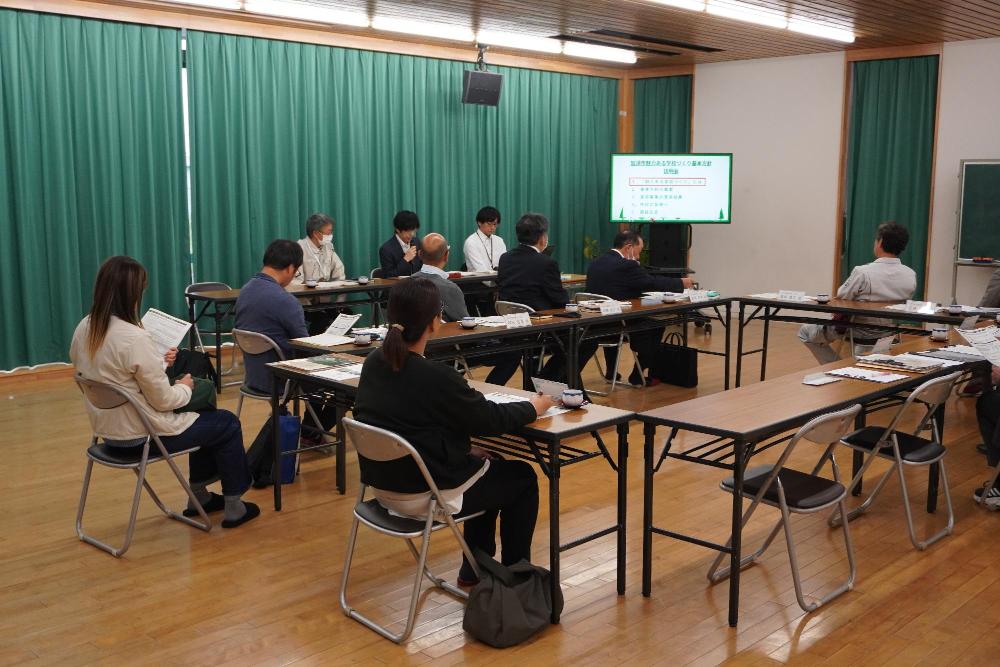 北川辺東小学校での出張説明の様子
