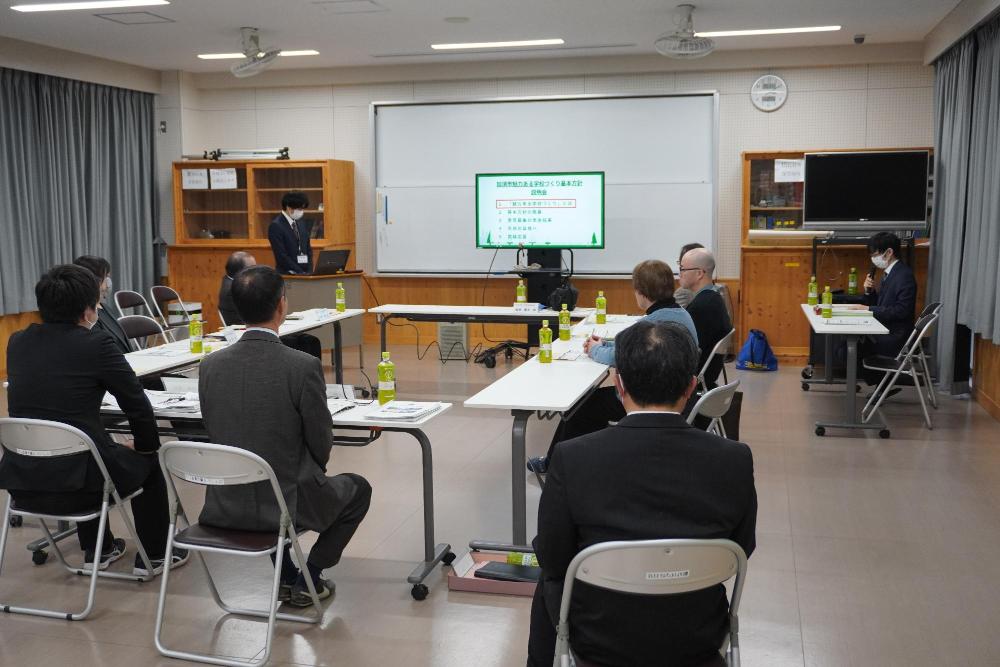 北川辺中学校での主張説明の様子