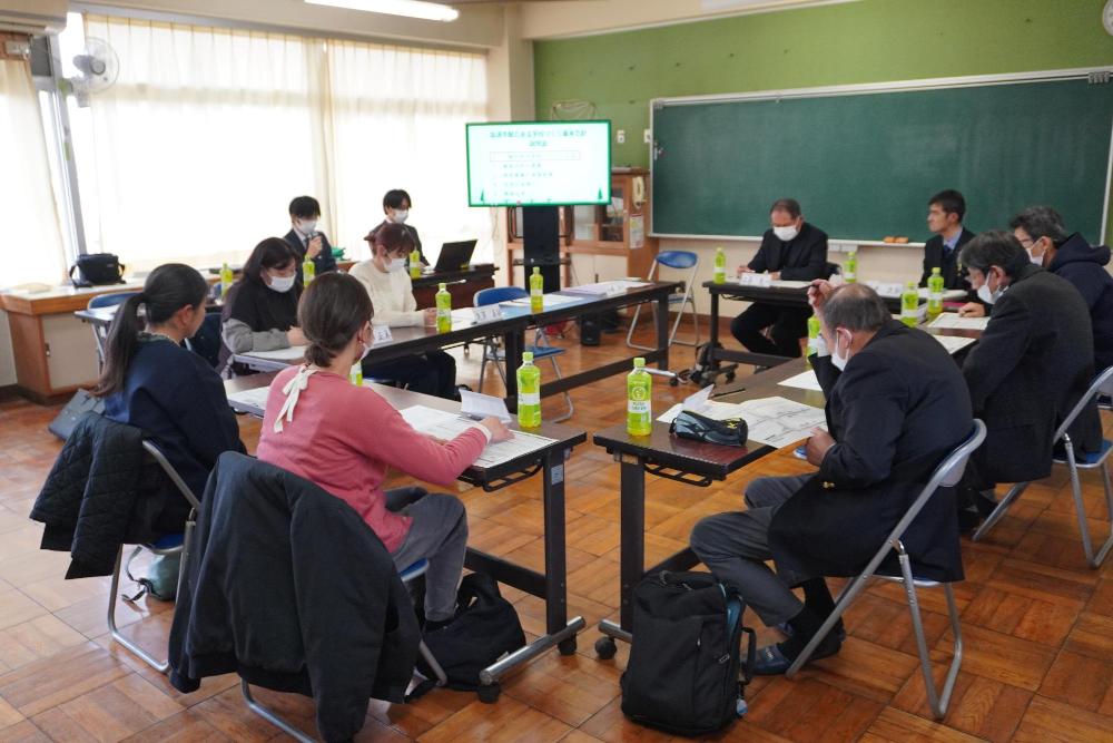 志多見小学校での出張説明の様子