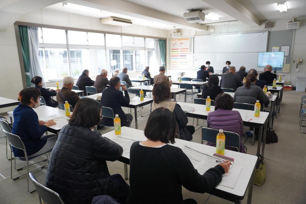 樋遣川小学校での出張説明の様子