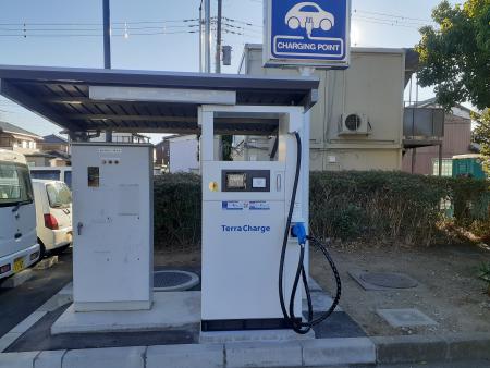 本庁舎に設置の急速充電器