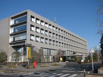 加須市役所本庁舎の全景写真