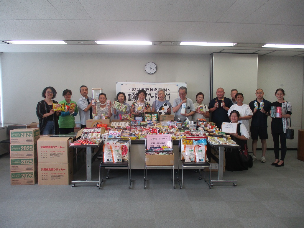 贈呈会場の様子（令和7年7月16日（水曜日）午後4時から 加須市役所本庁舎5階505会議室）