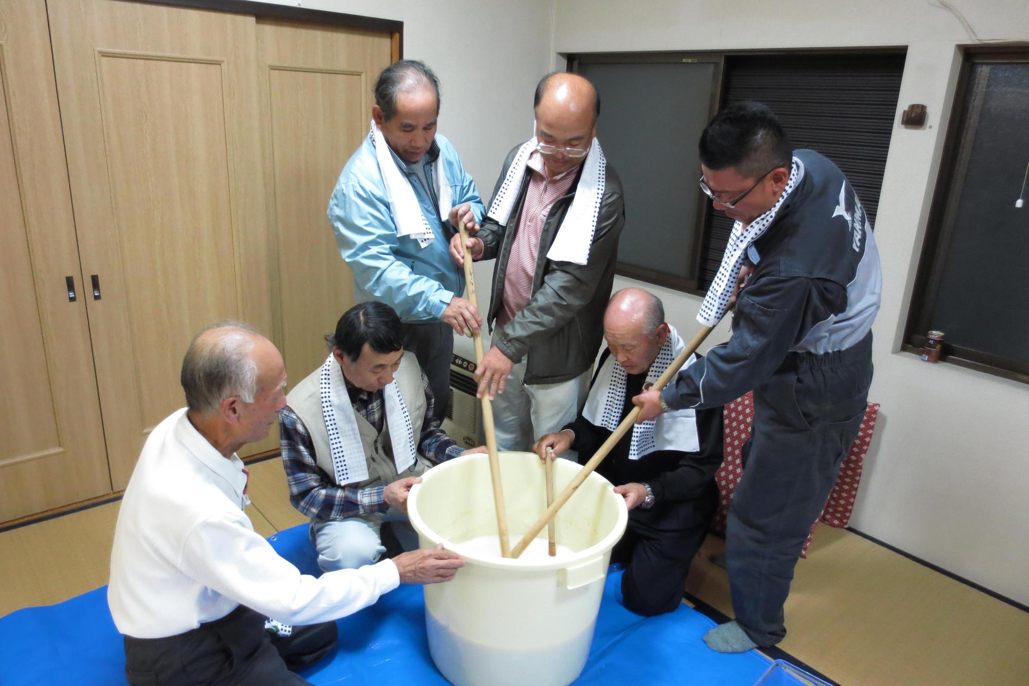 北辻の甘酒まつりの様子の写真