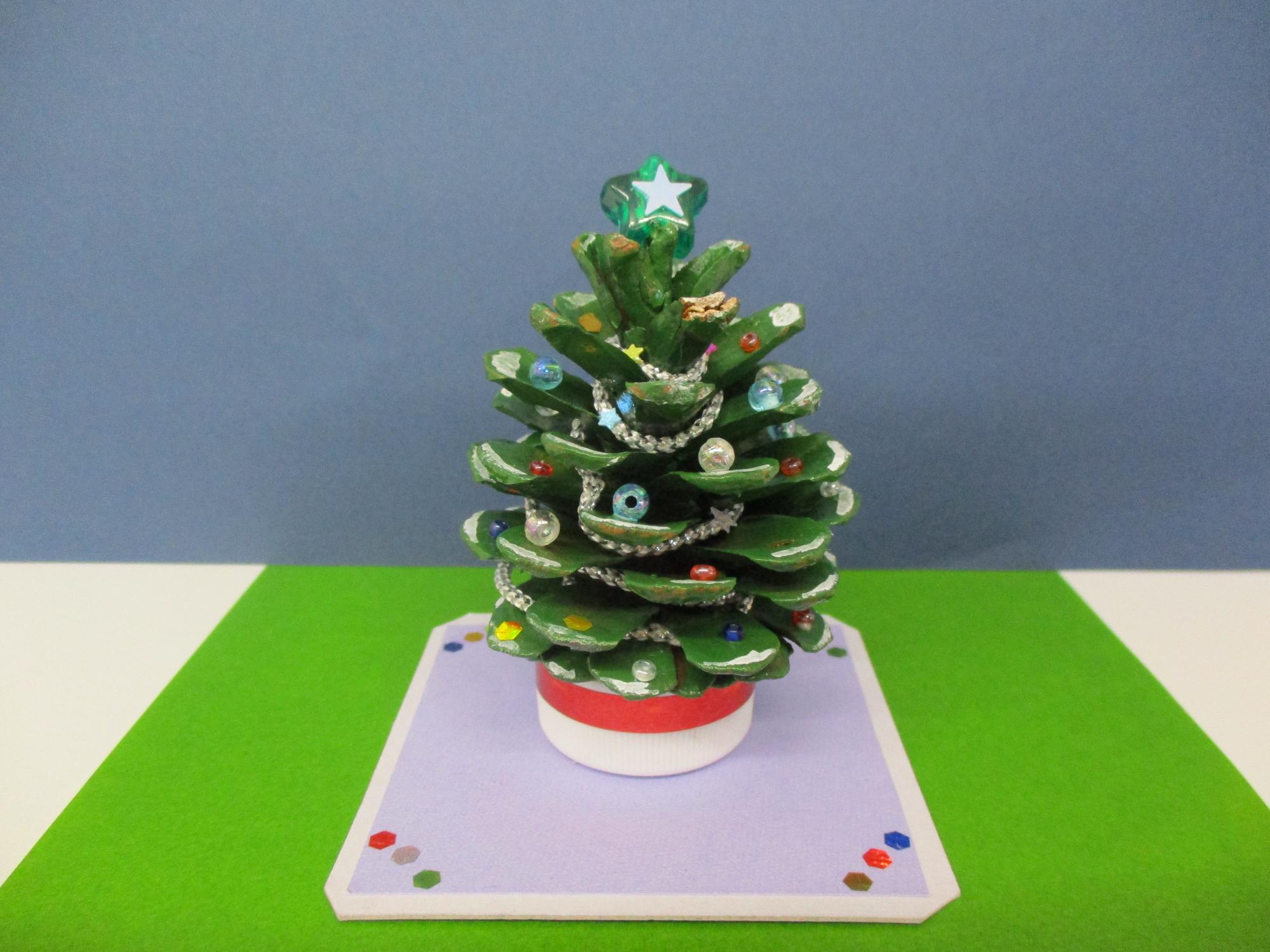 松ぼっくりツリーの画像