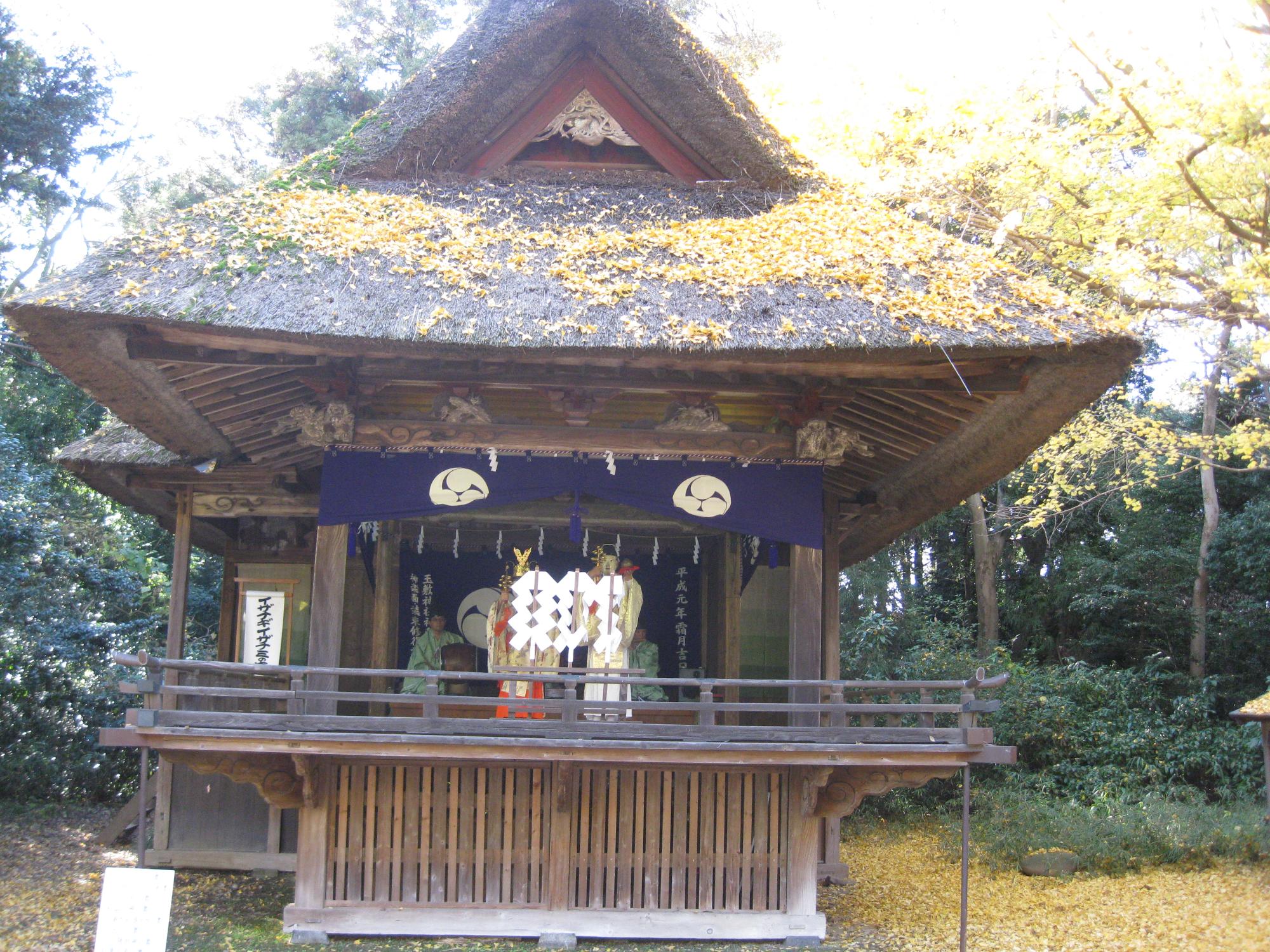 玉敷神社神楽殿