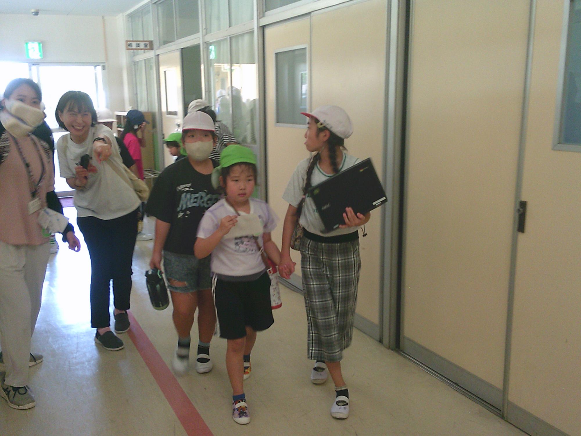 R7 保幼小交流会（学校探検1）