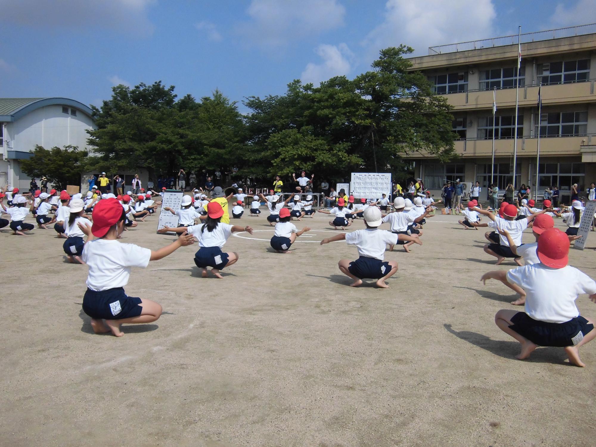 すもう大会の様子です。