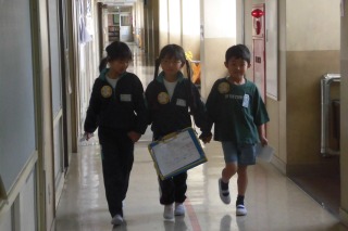 学校探検の様子2