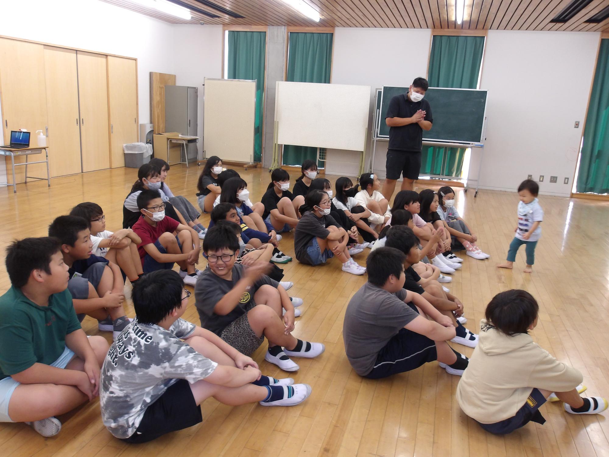 R5 ボランティアさんによる読み聞かせ