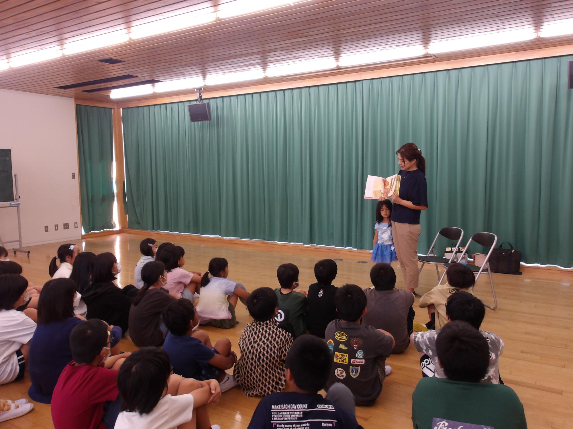 R5 増田さん読み聞かせ