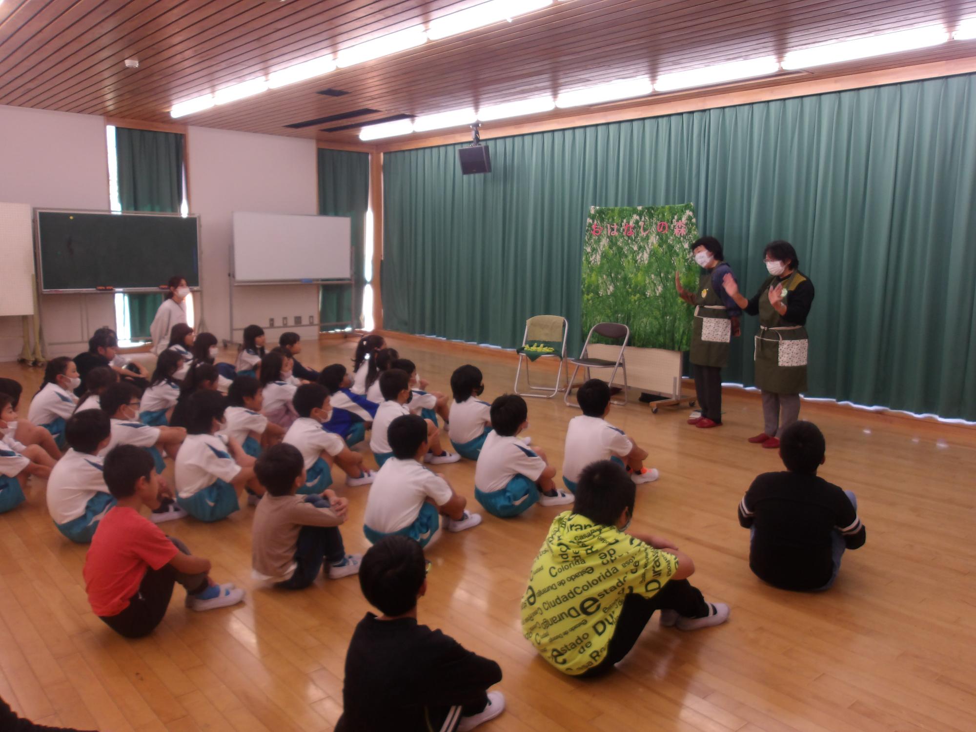 R5 お話の森さんの読み聞かせ