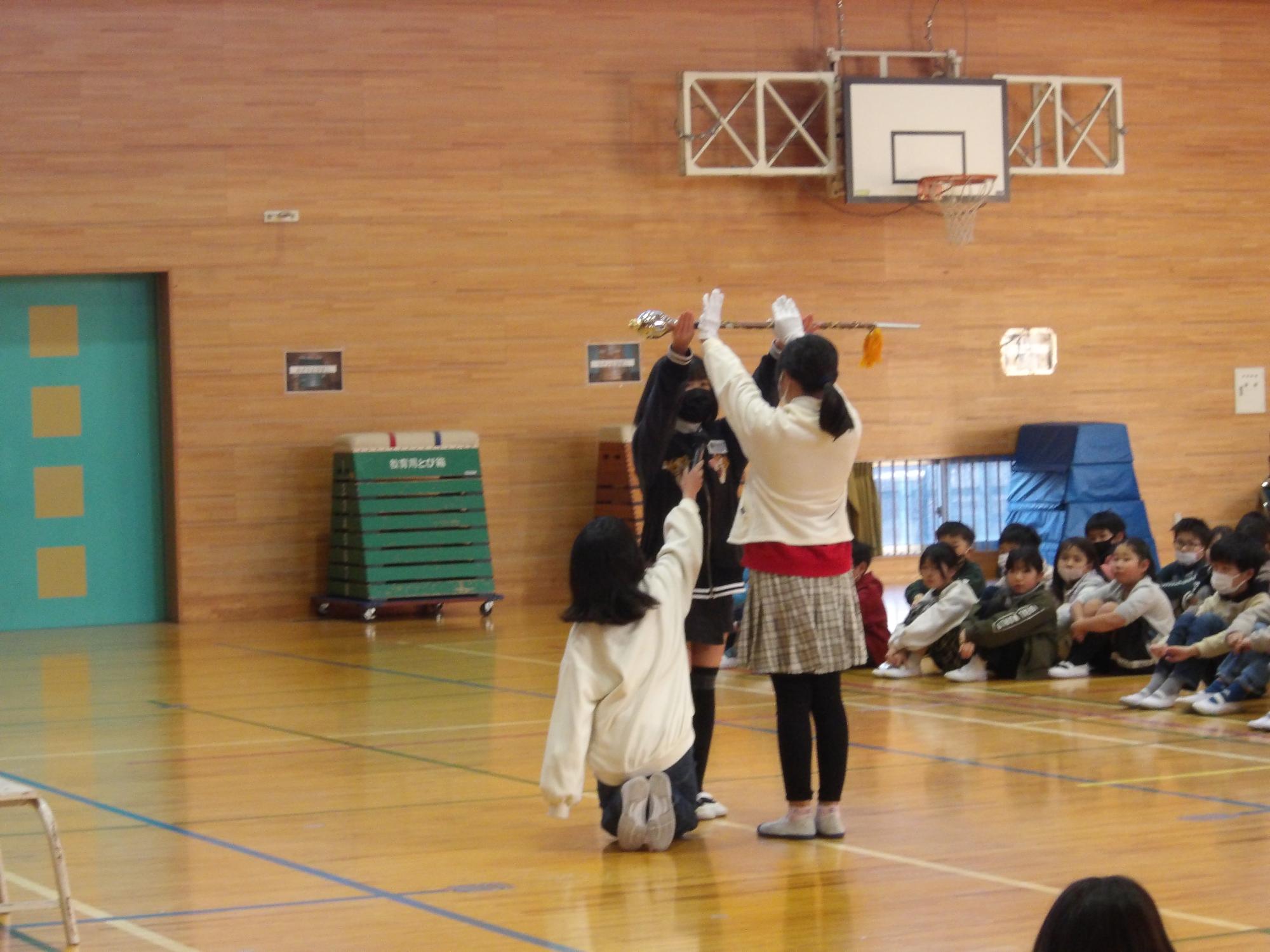 R6 鼓笛の移杖式1