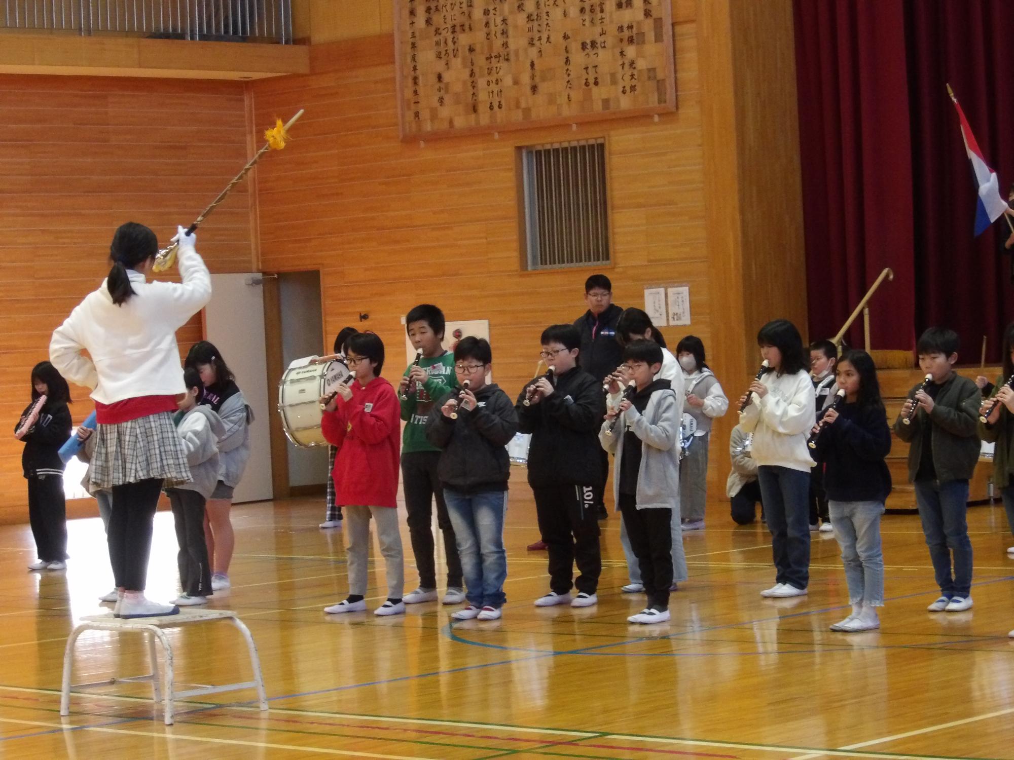 R6 鼓笛の移杖式2