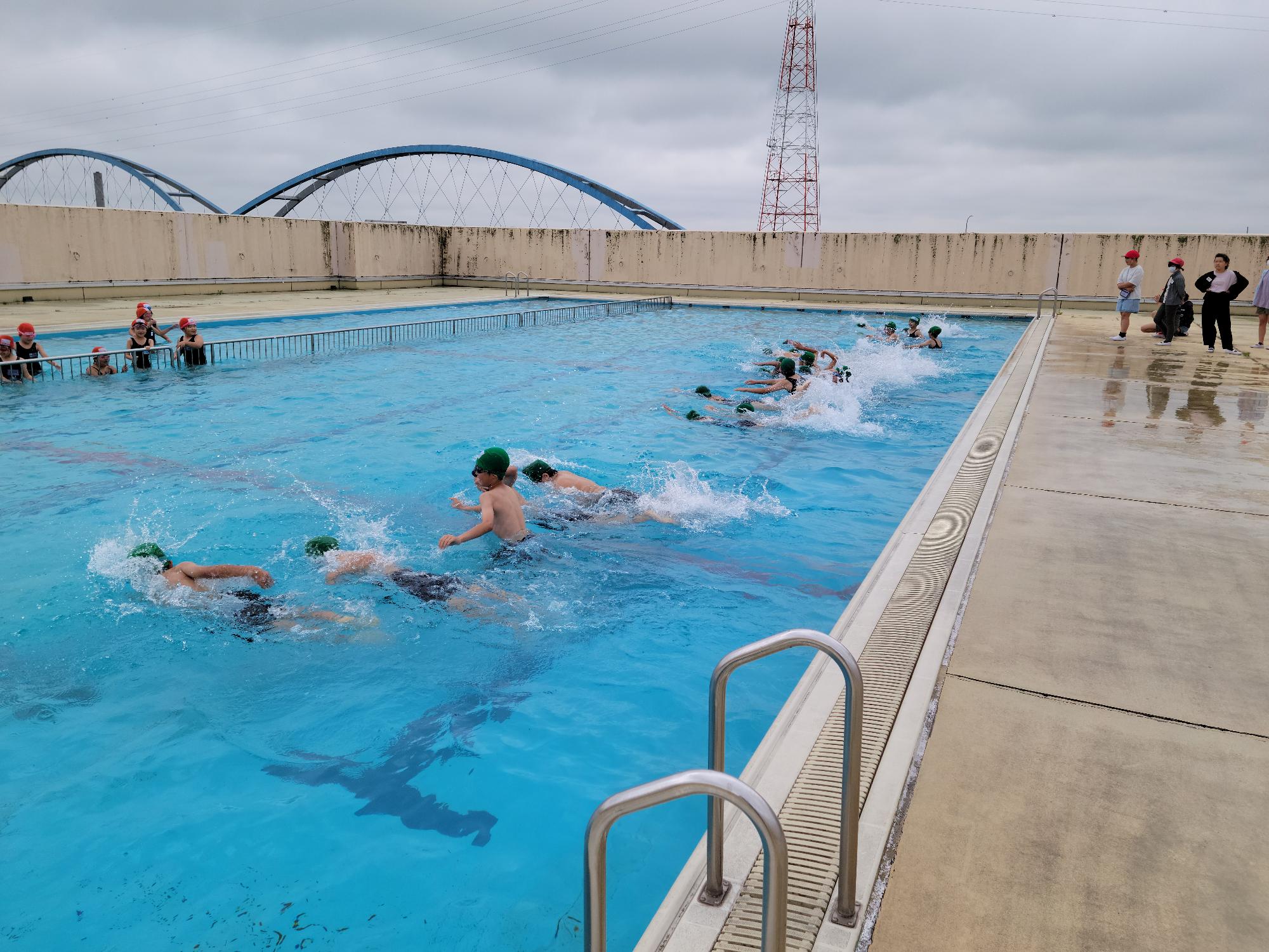 R5 1、6年プール2