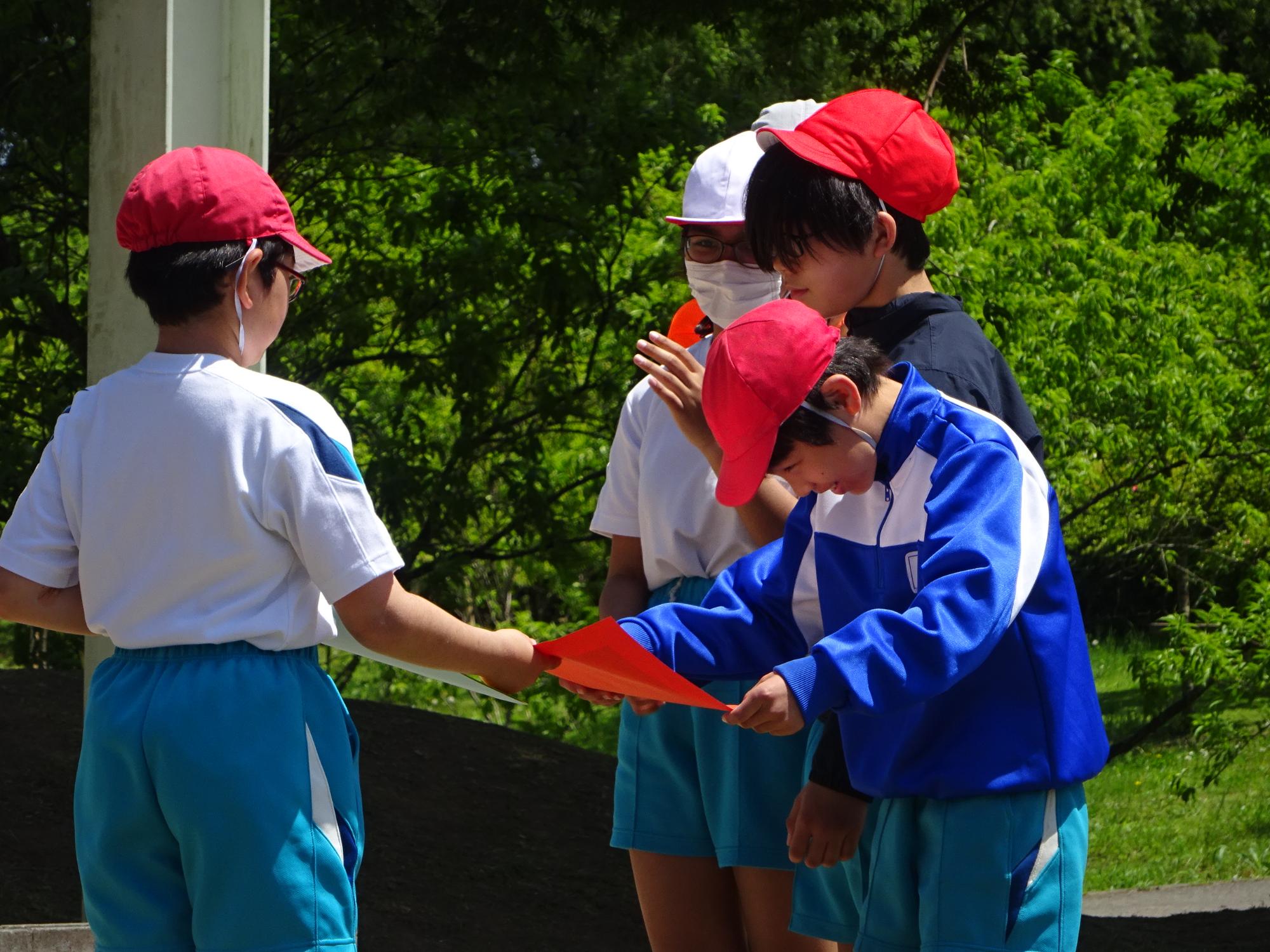 全校徒歩遠足 閉会式1