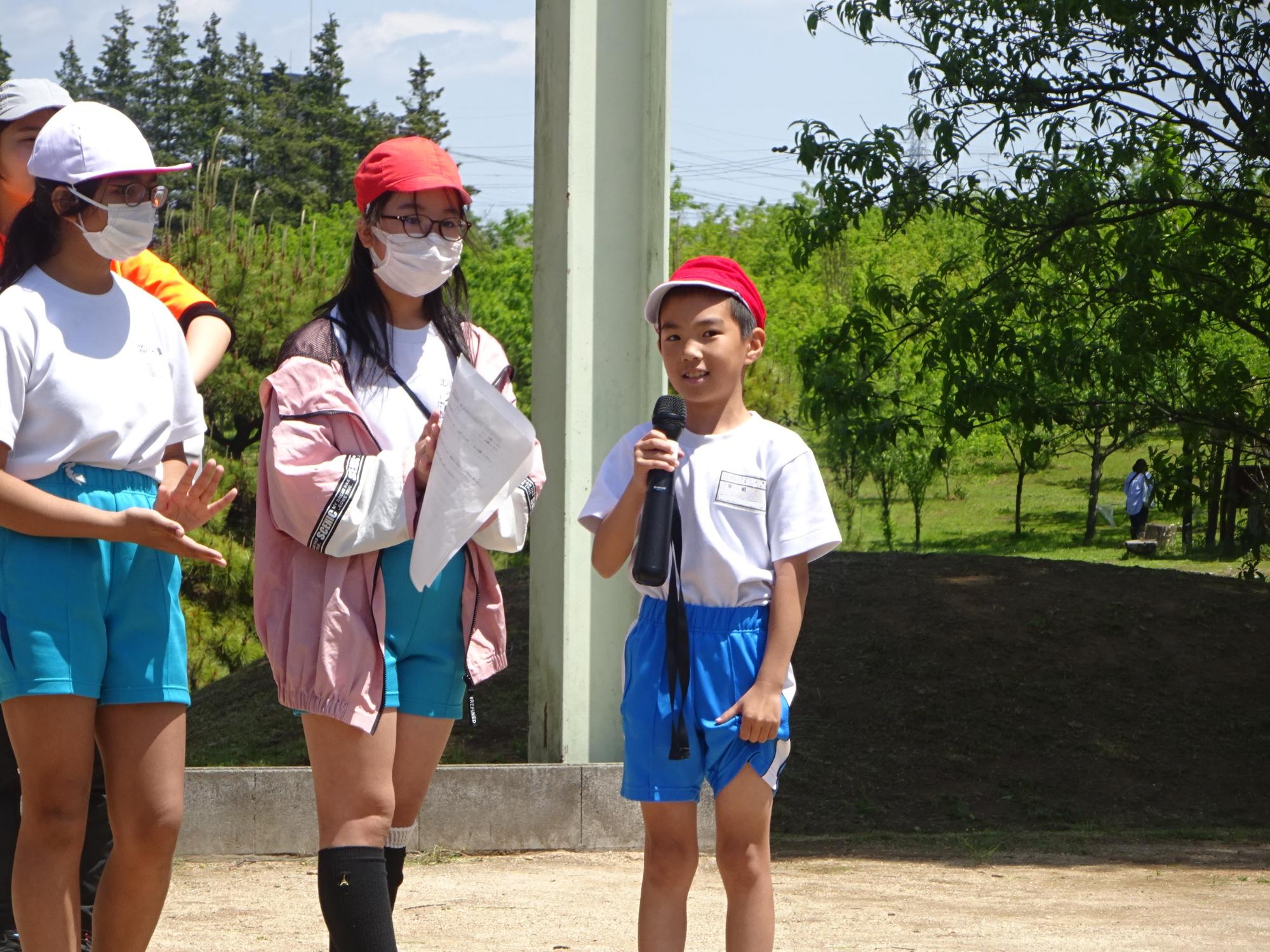 全校徒歩遠足 閉会式2