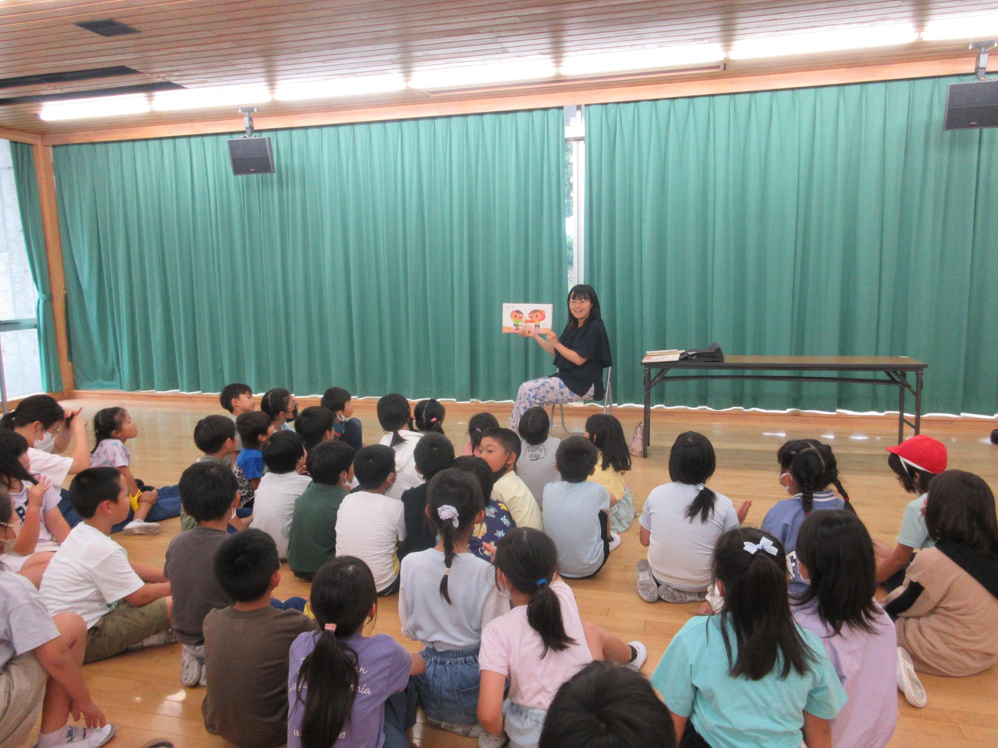 R5 ボランティアさんによる読み聞かせ