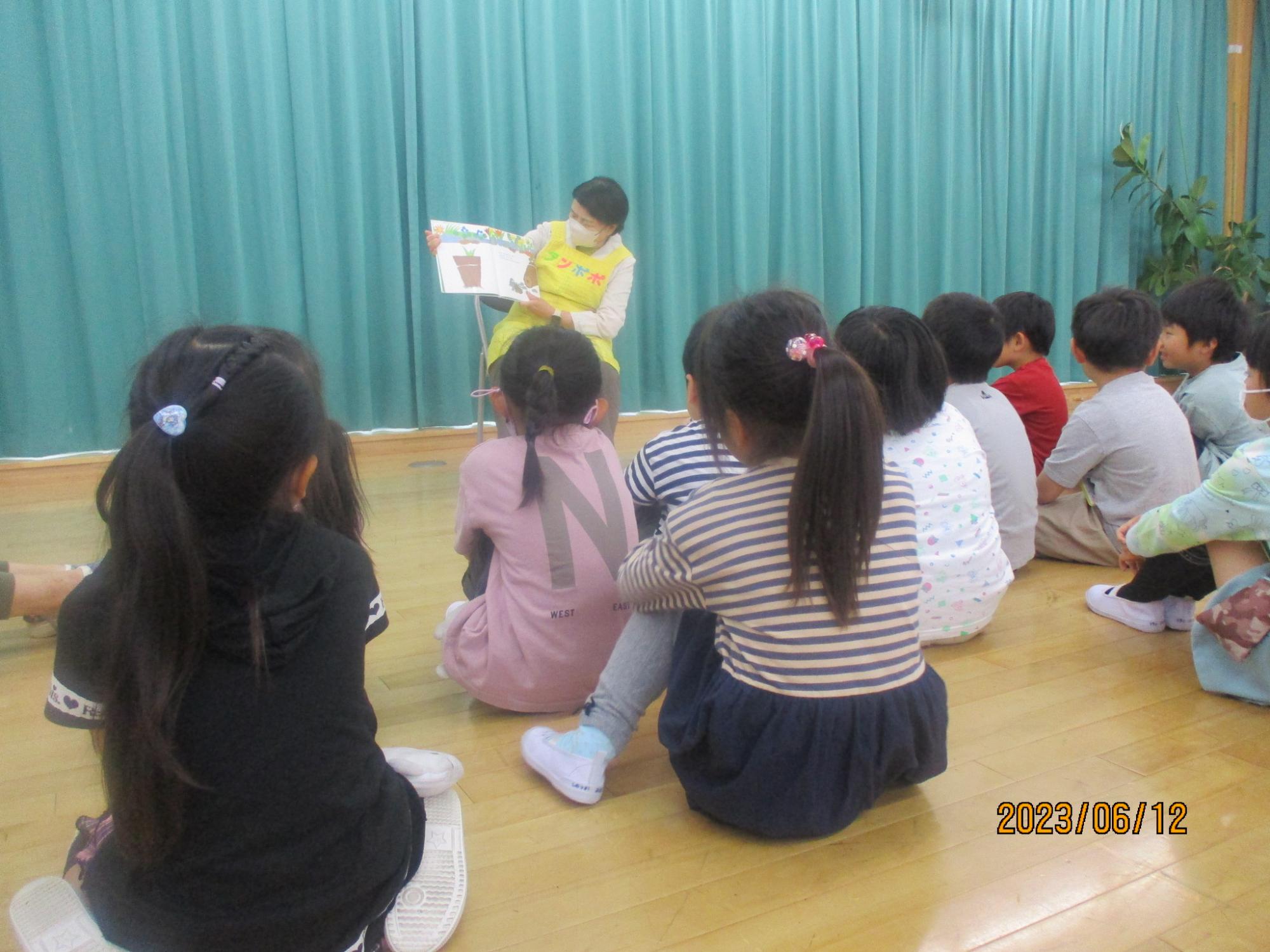 R5 たんぽぽさん読み聞かせ