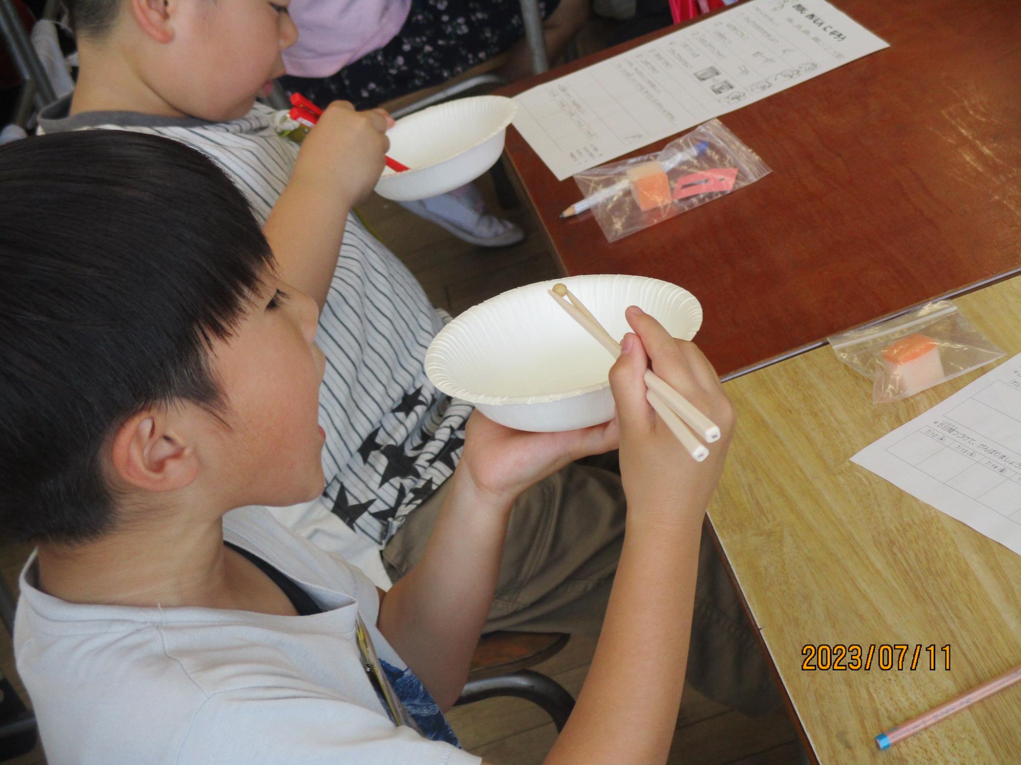 R5 はしの持ち方3