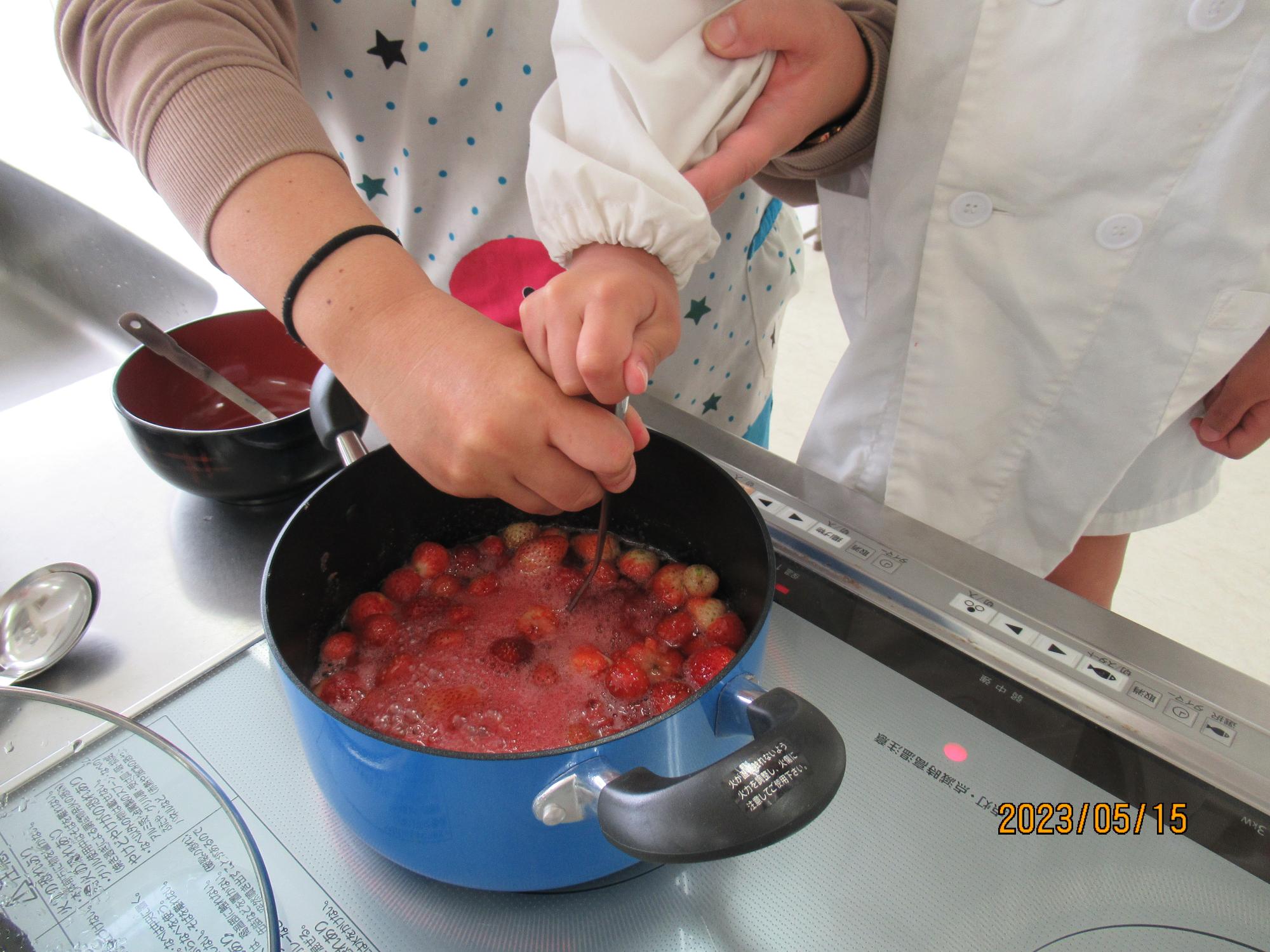 R5イチゴシロップ作り3