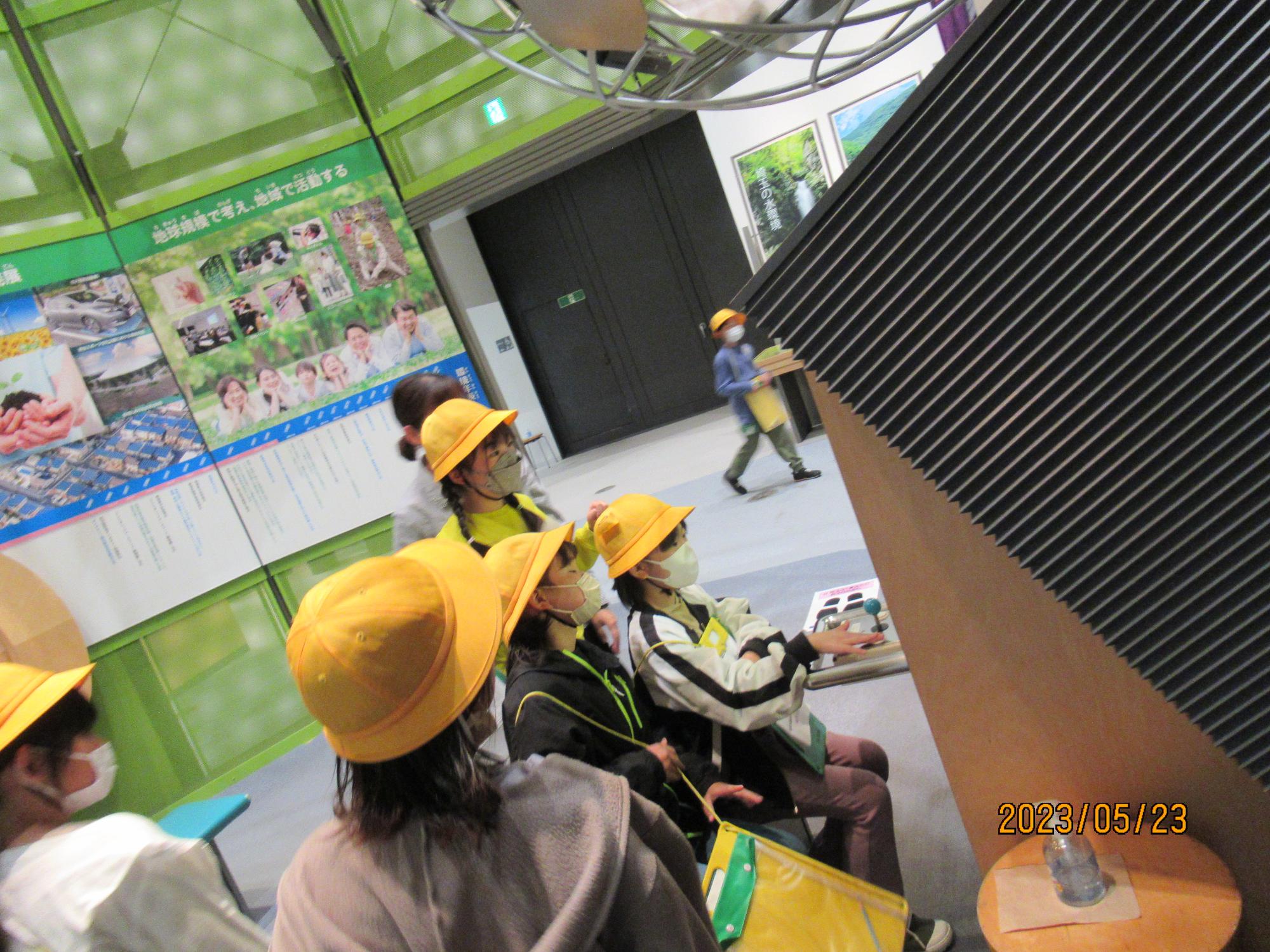 R5 4年生社会科見学3